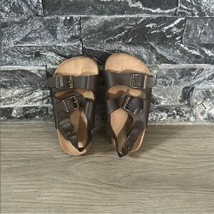 Old Navy Brown Sandals‎ Comfortable and Versatile